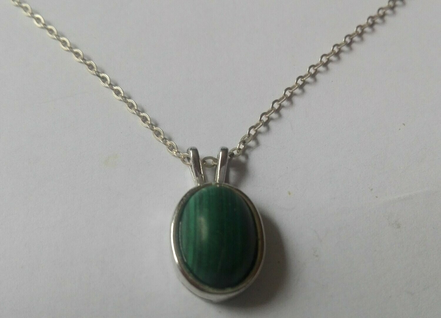Kette mit grünem Anhänger 835er Silber