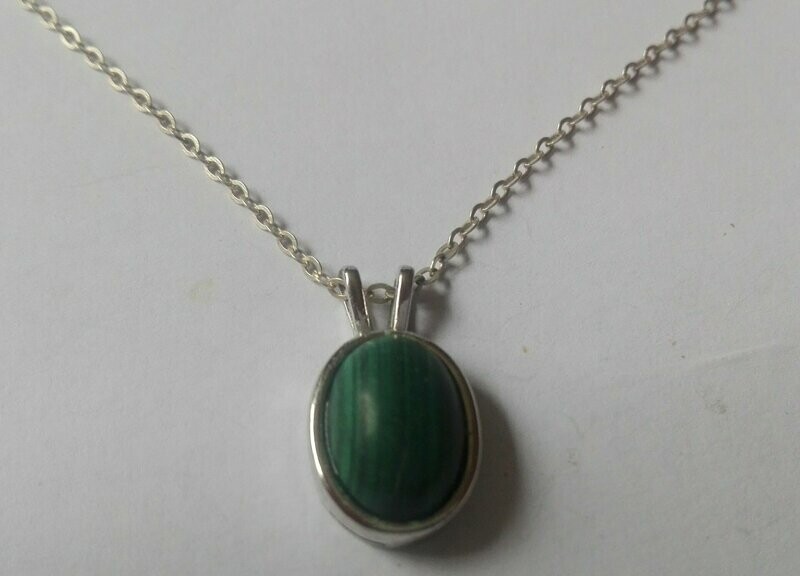Kette mit grünem Anhänger 835er Silber Kette mit grünem Anhänger 835er Silber