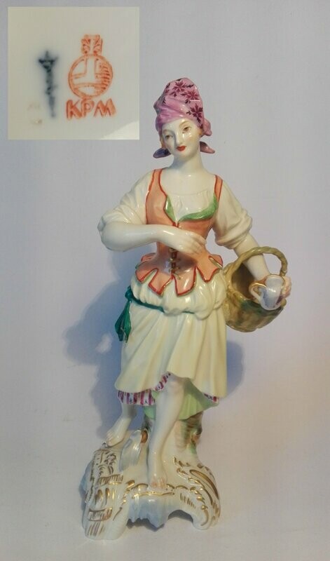 KPM Berlin Figur Weibliche, Gärtnerin Entwurf Friedrich Elias Meyer 1765 KPM Berlin Figur Weibliche, Gärtnerin Entwurf Friedrich Elias Meyer 1765