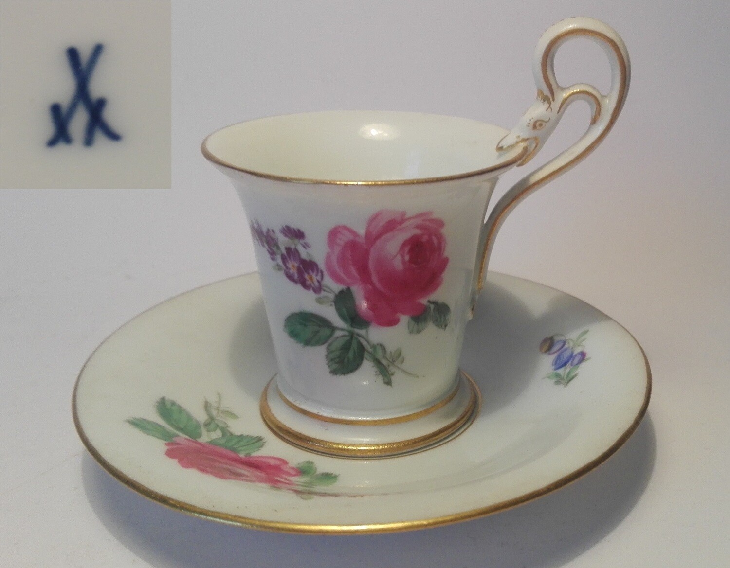 Meißen Porzellan 1.Wahl Schwanenhenkel Hals Mokka Tasse Blumendekor  Signiert HB.