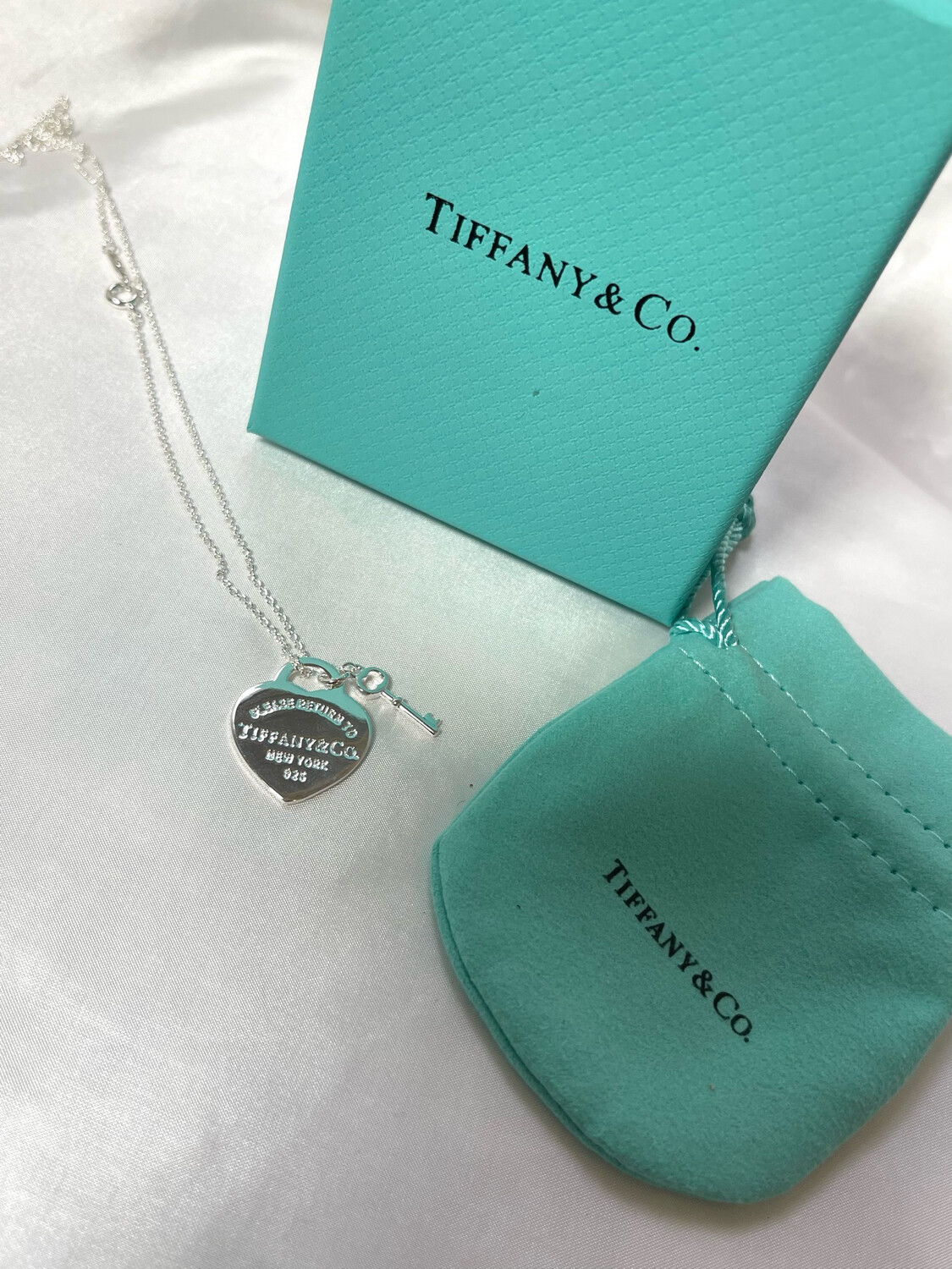 Tiff lock necklace
