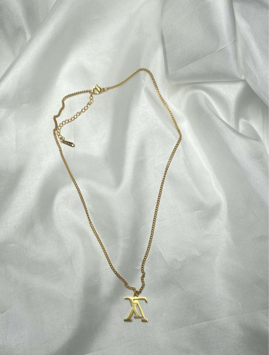 LILLY NECKLACE