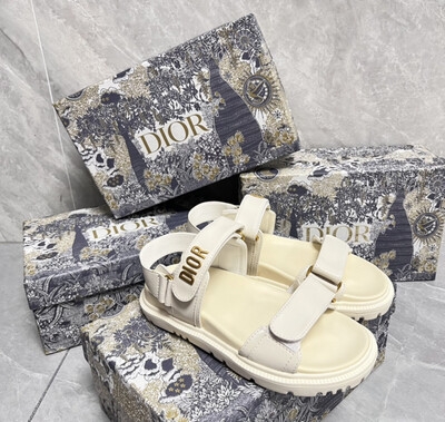 Dolly sandals