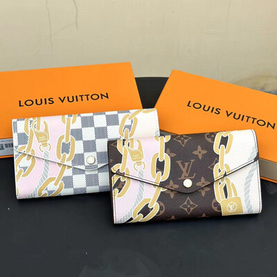 Lilly purse