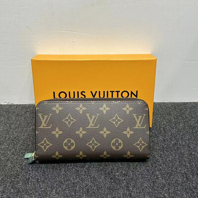 Lilly purse