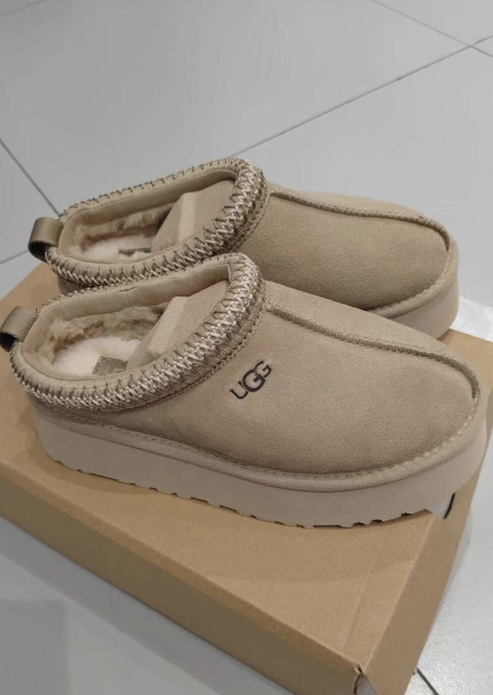UG slipper