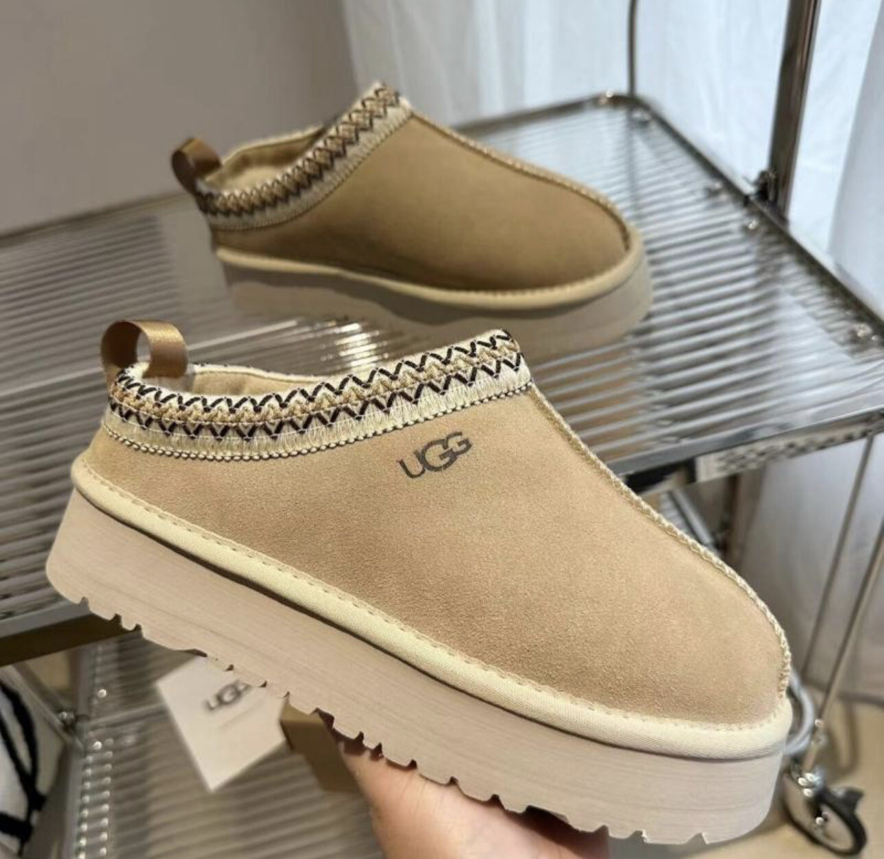 UG slipper