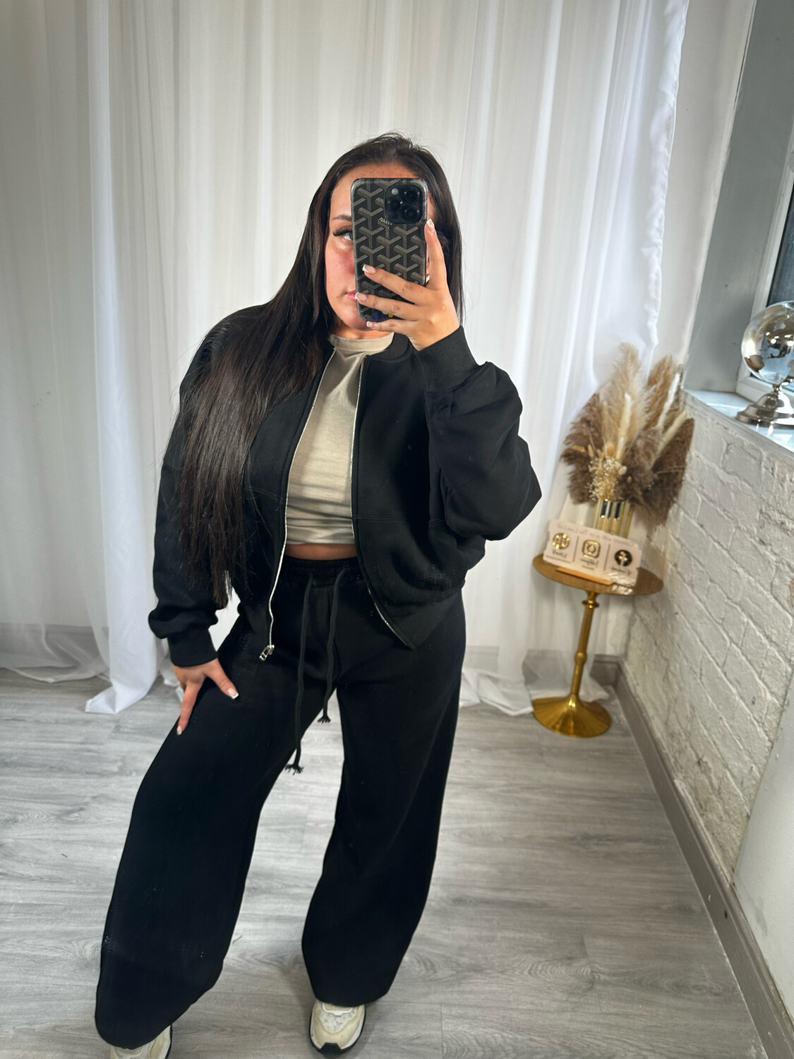 Leisha black tracksuit