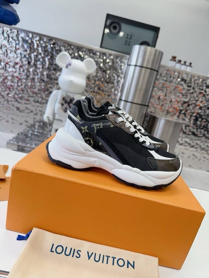 Lilly trainer