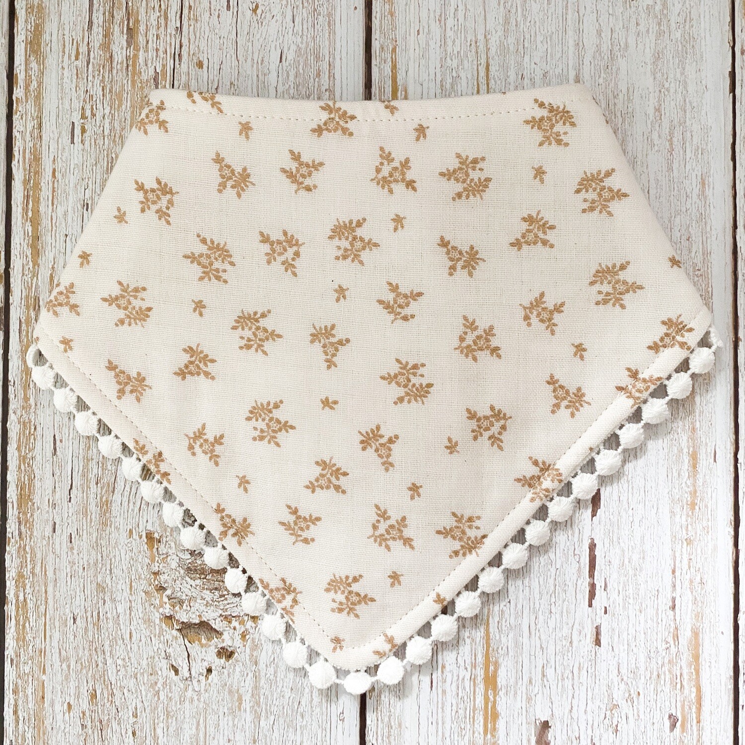 Vintage Floral Bibdana in beige