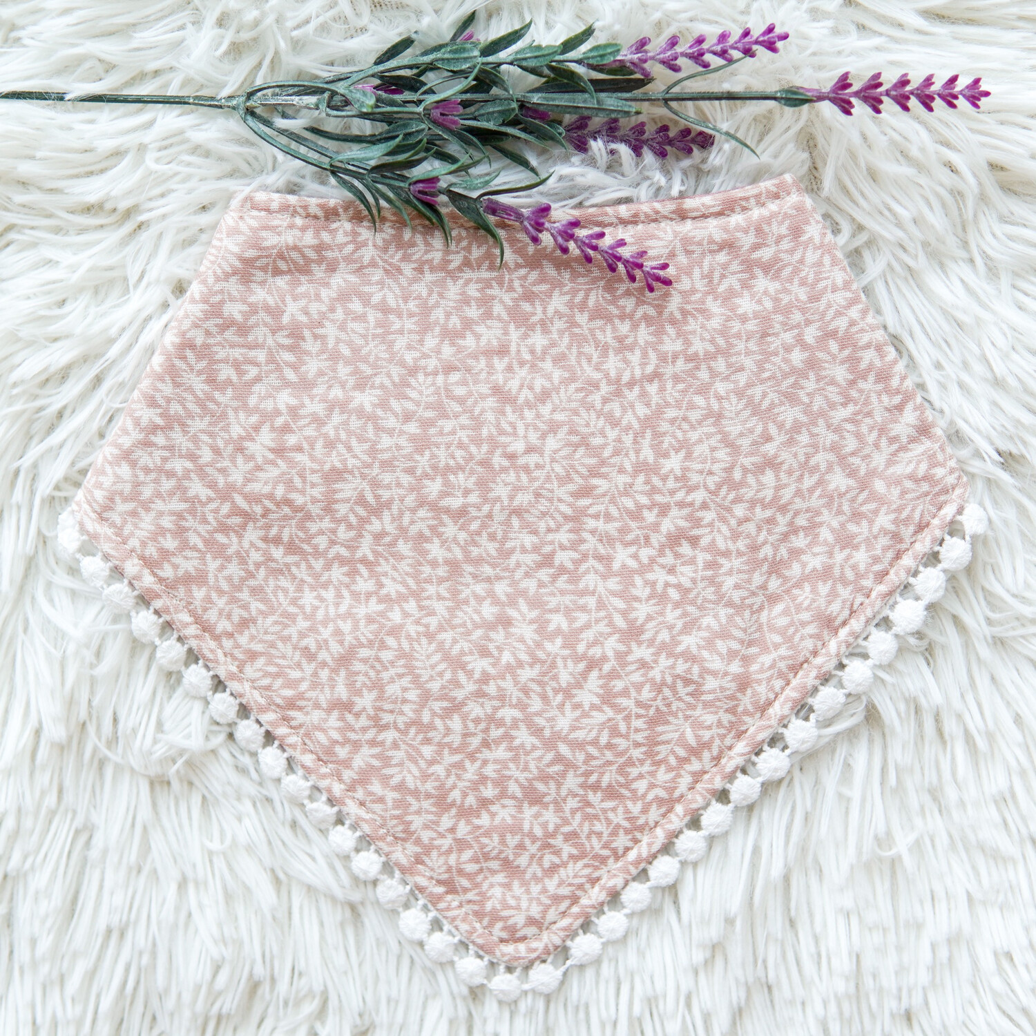 Leaves Bibdana in pink