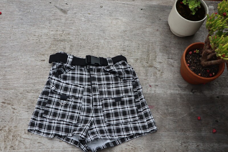 Luck &amp; Trouble checked Shorts w/t Clip Belt