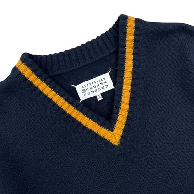 MARG-KNIT V NECK