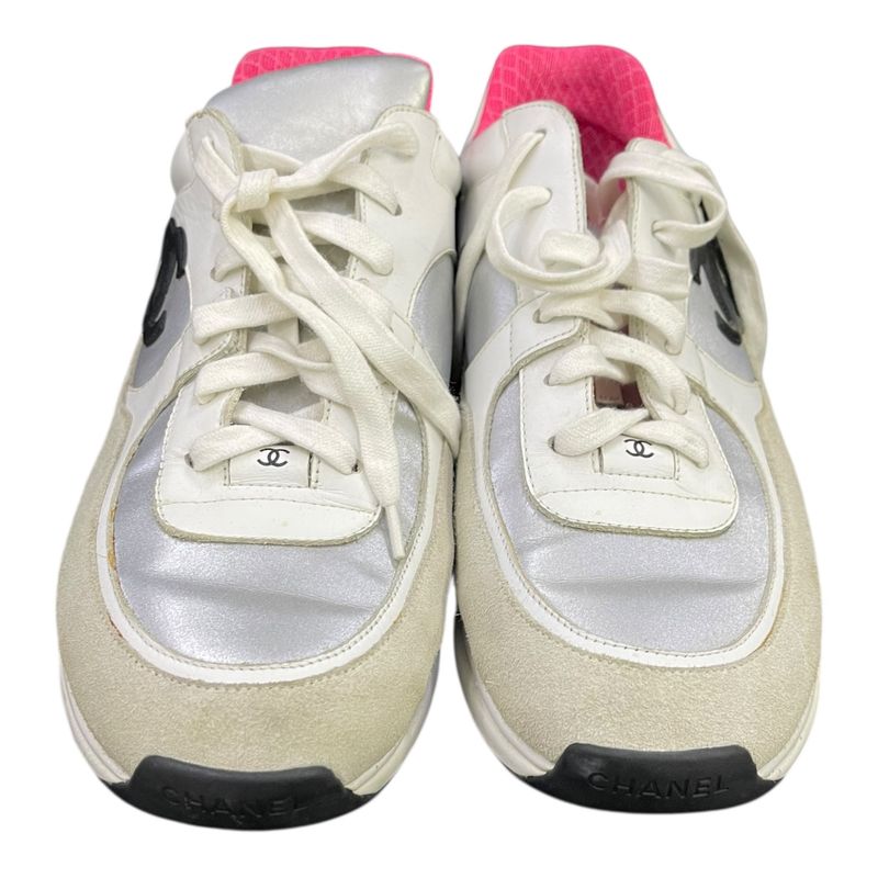 CHANEL-8-LOGO RUNNER