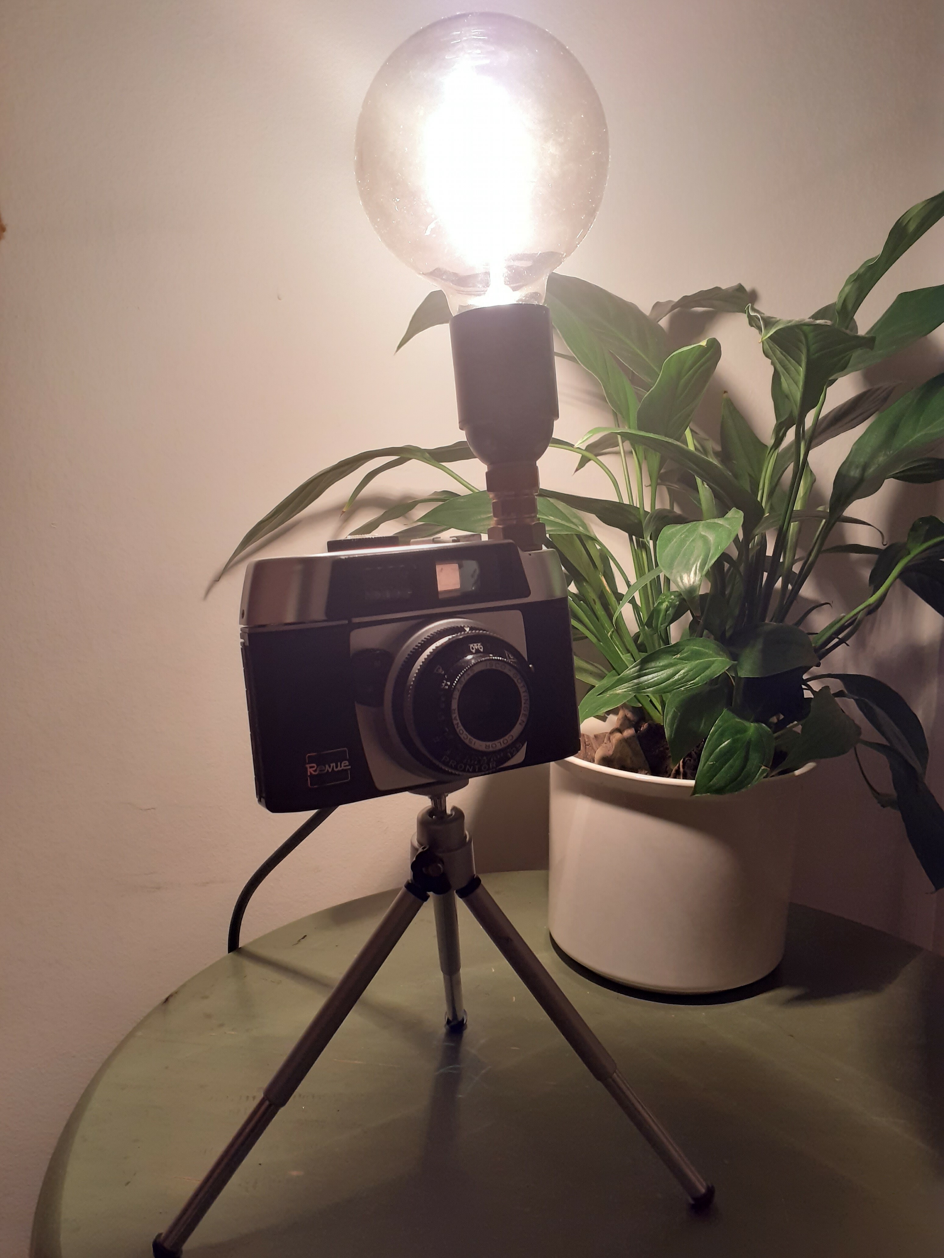 Vintage desktop camera lamp