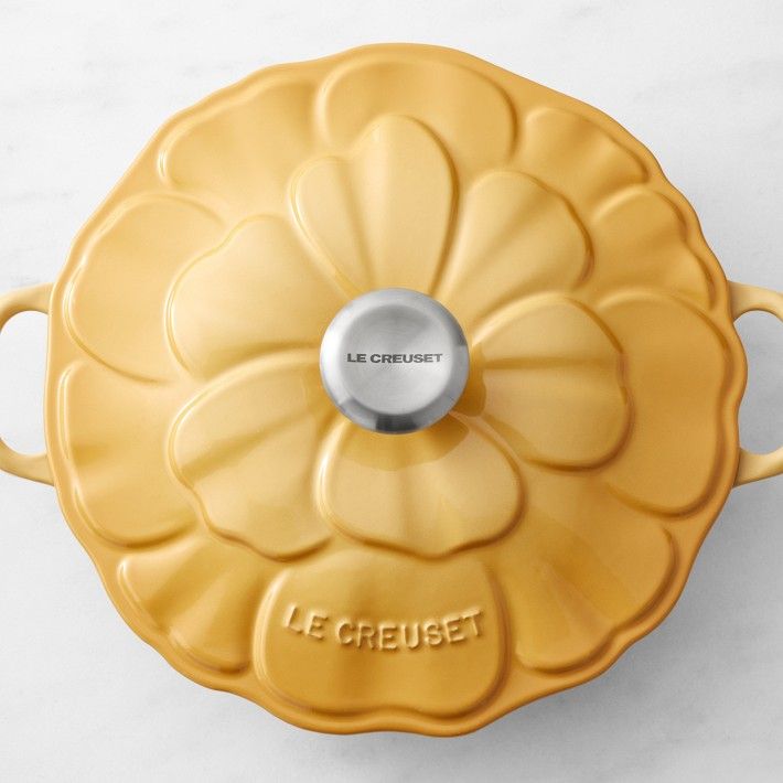 LE CREUSET Signature Petal Braiser (Yellow)