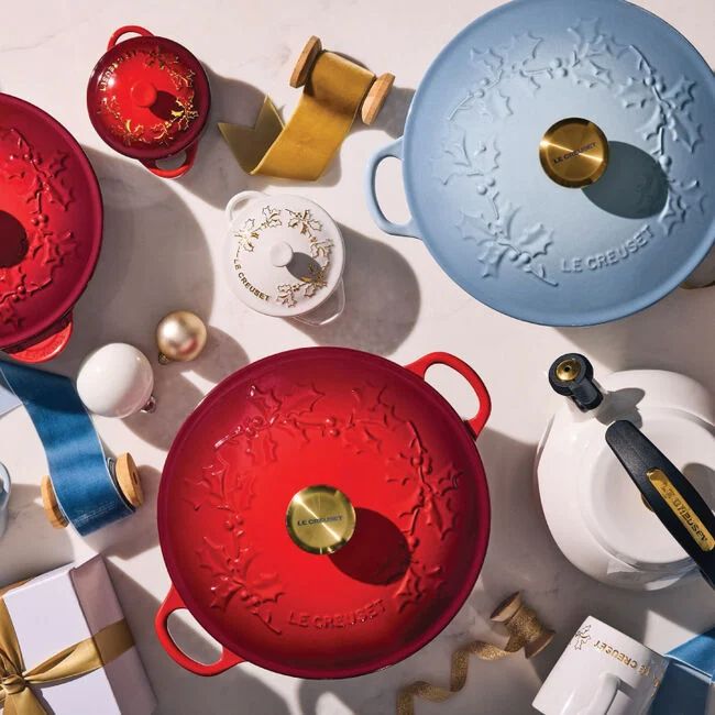 LE CREUSET Holly Collection Traditional Round Chef’s Oven