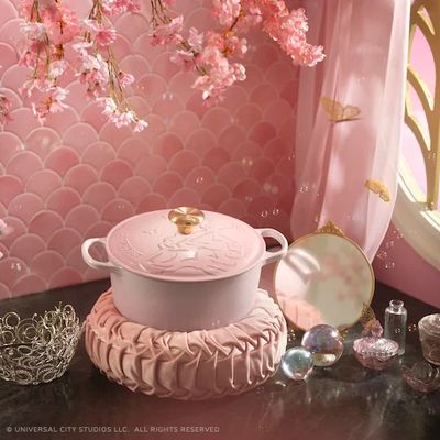 LE CREUSET Wicked Collection Glinda Embossed Signature Round Dutch Oven