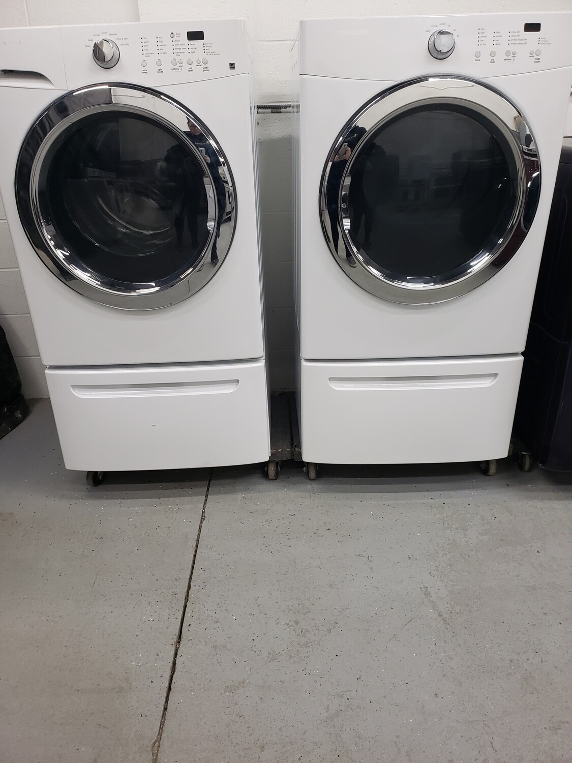 Frigidaire Washer Dryer Set 4L40212782 4034605557