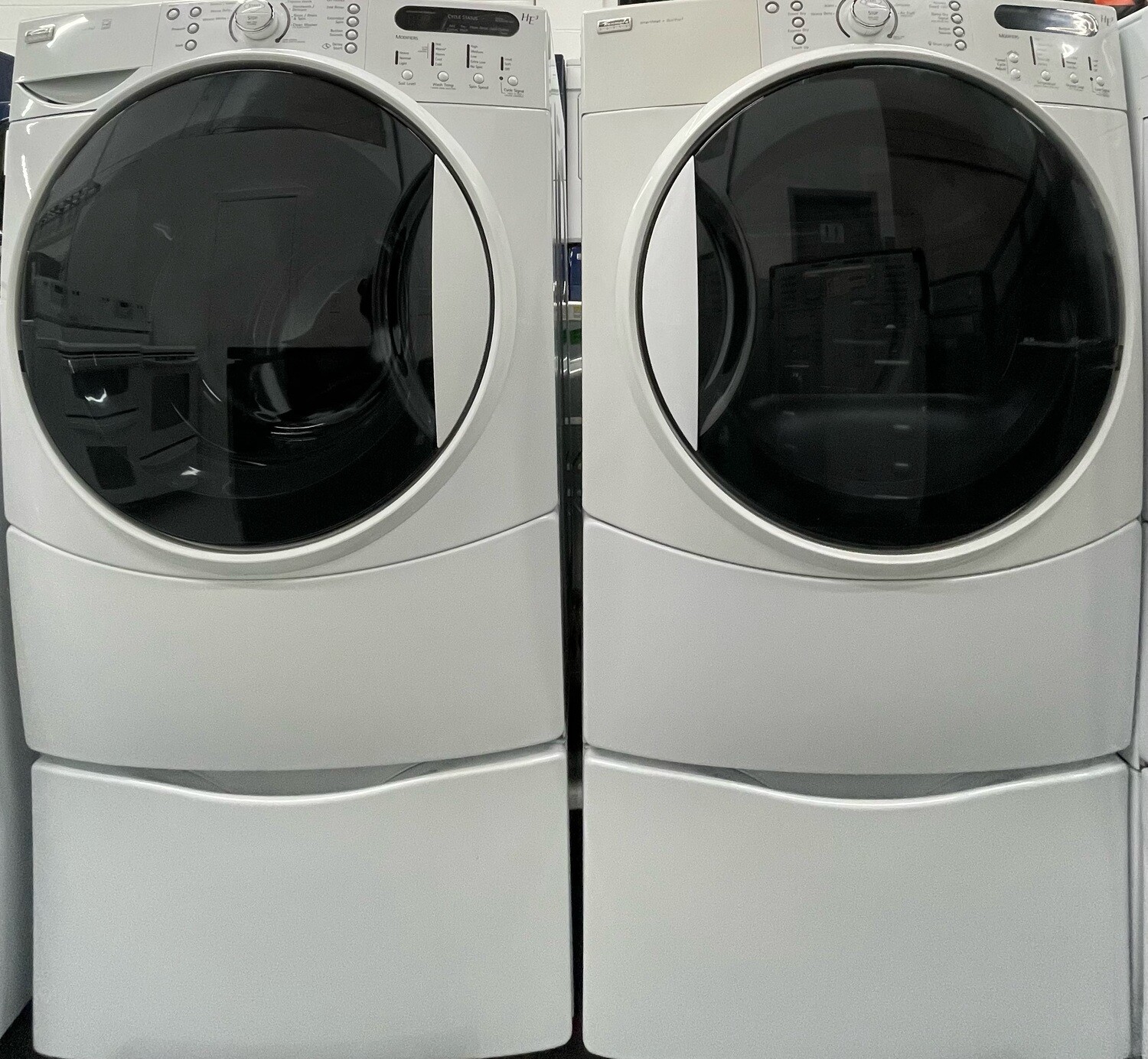 KENMORE WASHER AND DRYER SET WITH PEDESTAL CSU1104273 MU3603805