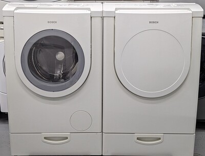 Bosch Nexxt Washer (WFMC3200UC/01) and Dryer (WTMC3300CN/02) w/ Pedestals