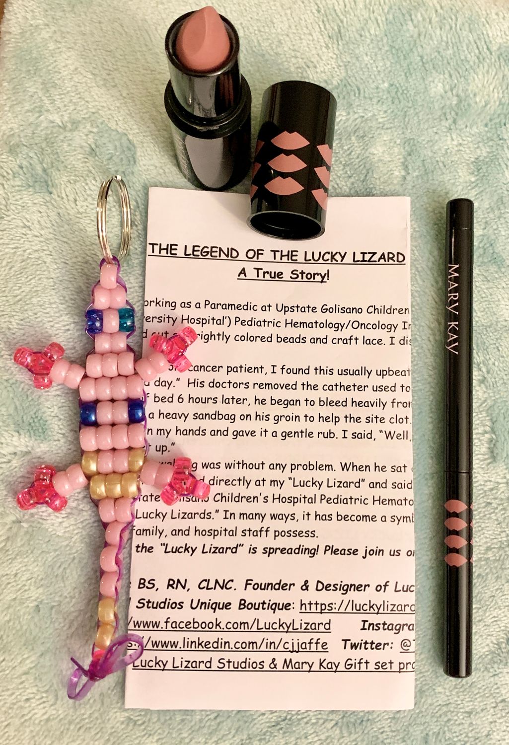 LUCKY LIZARD &amp; A LIPSTICK SEND-A-SMILE GIFT SET