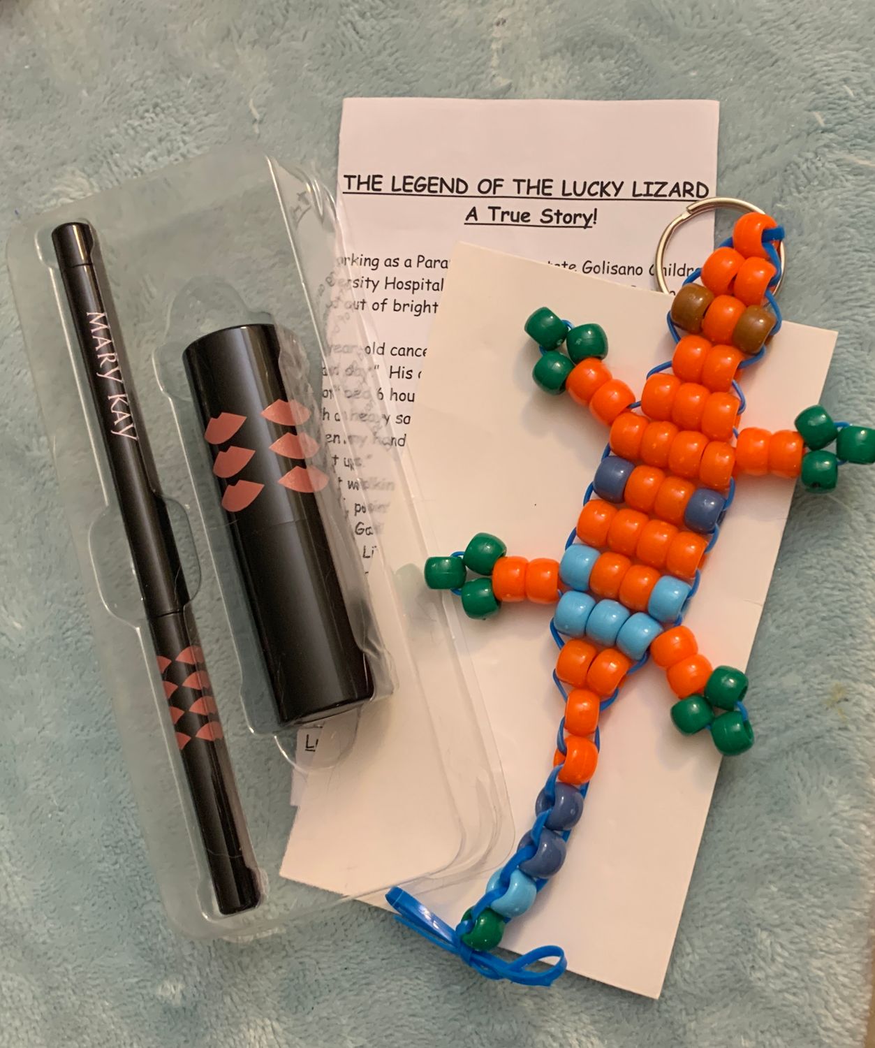 LUCKY LIZARD &amp; A LIPSTICK SEND-A-SMILE GIFT SET