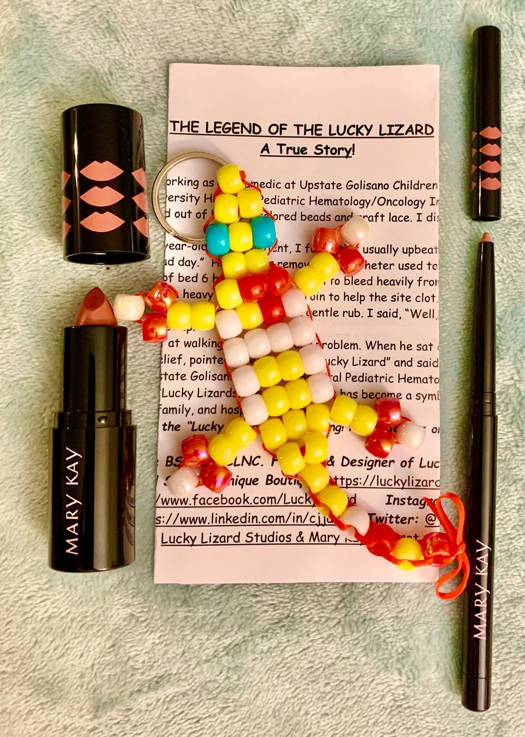 LUCKY LIZARD &amp; A LIPSTICK SEND-A-SMILE GIFT SET