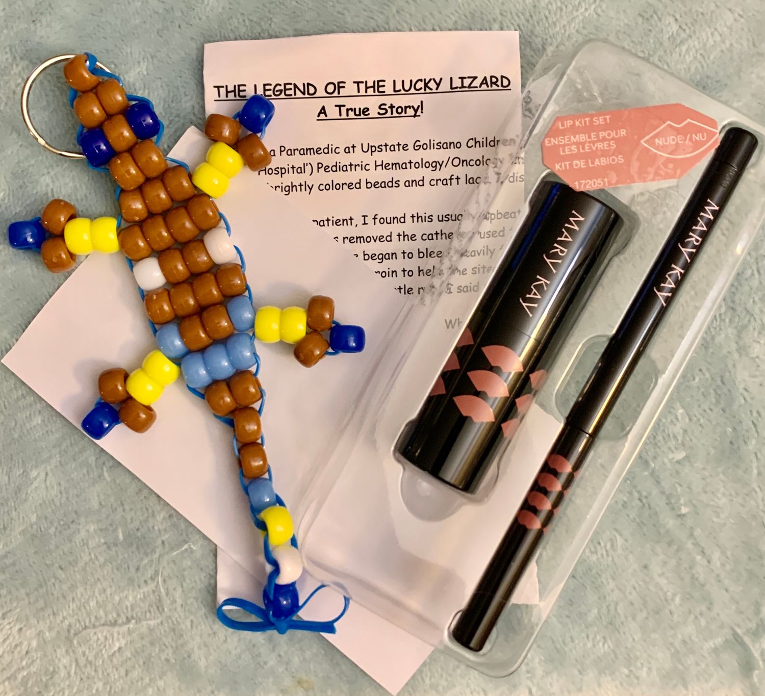 LUCKY LIZARD &amp; A LIPSTICK SEND-A-SMILE GIFT SET