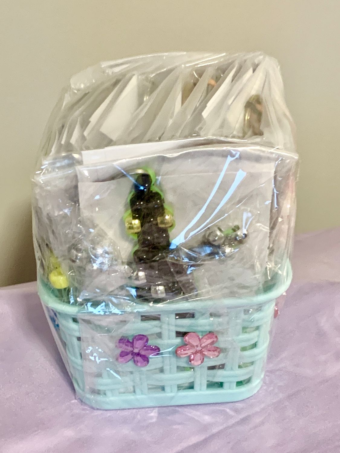 Lucky Lizard Send-A-Smile Basket - Single Diagonal Design