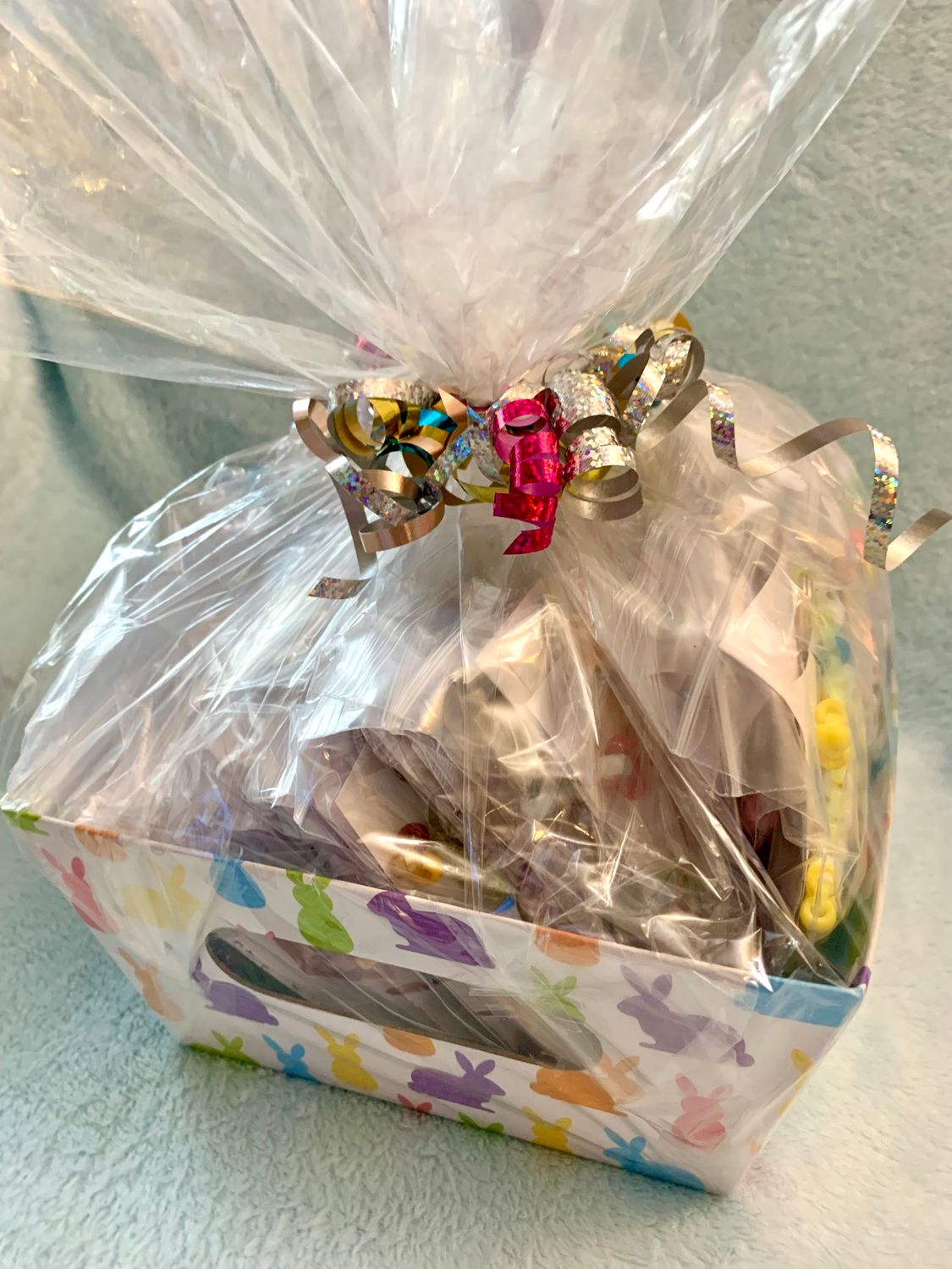 Lucky Lizard Send-a-Smile Basket - Hug Design