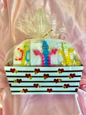Lucky Lizard Send-A-Smile Basket - Hug Design