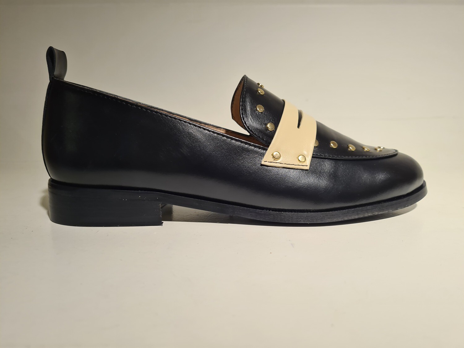 Swoodies Loafer Stud Leather / 211102 Black/Creme