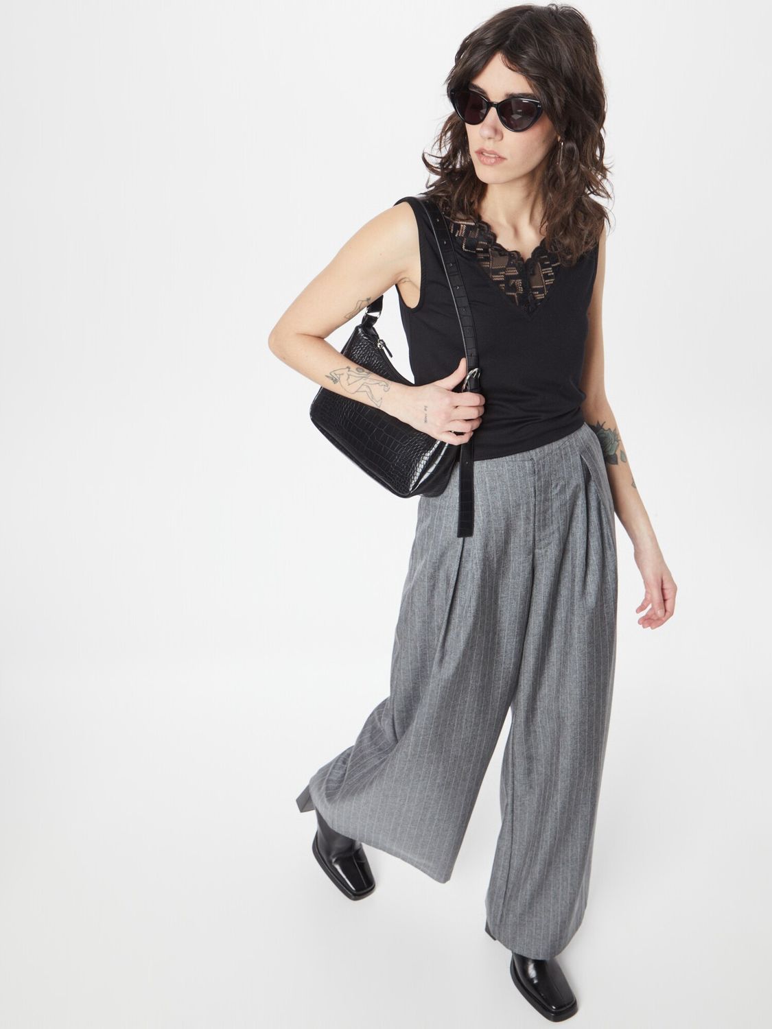 Cream Top / 10611087 Pitch Black