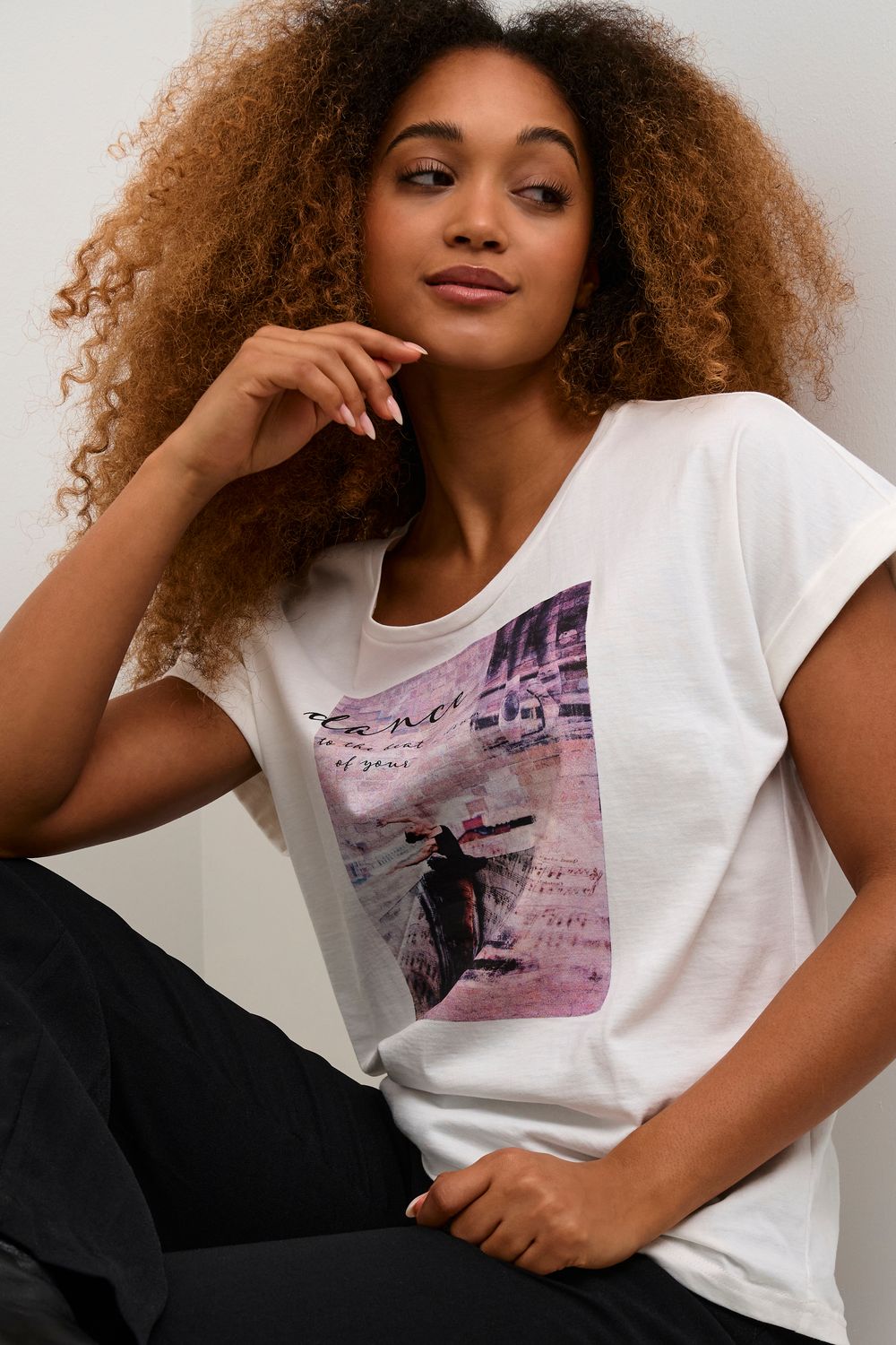 Cream Tee Cotton / 10612938 Ancient Scroll Ballet Picture