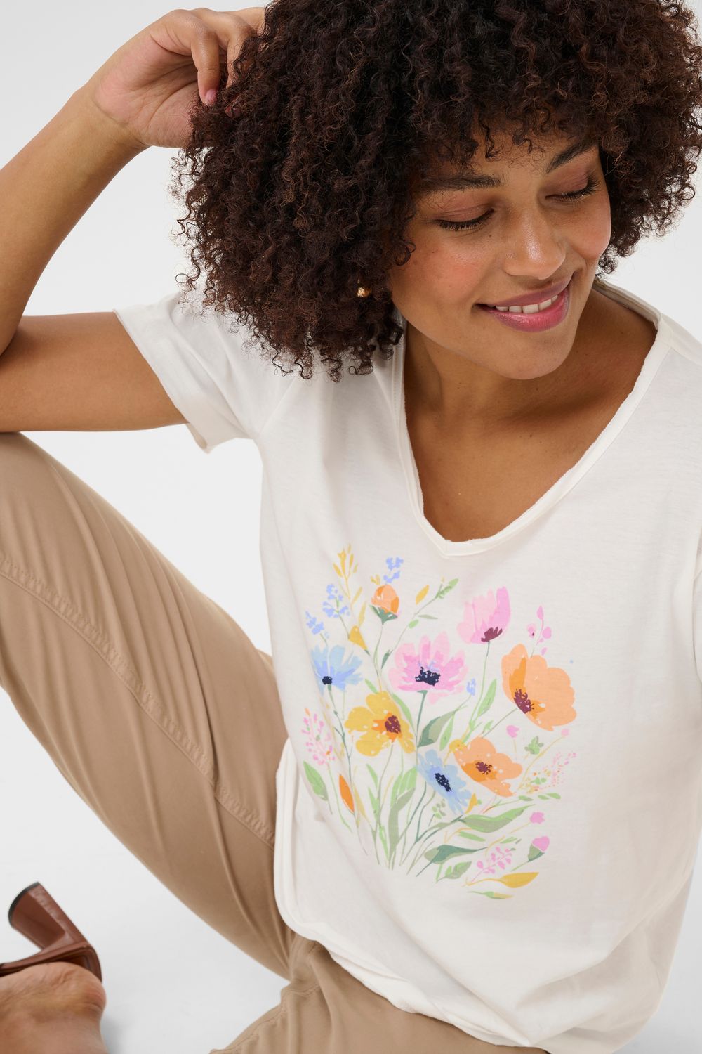 Cream Tee Flowers / 10613645 Spring Field Flowers