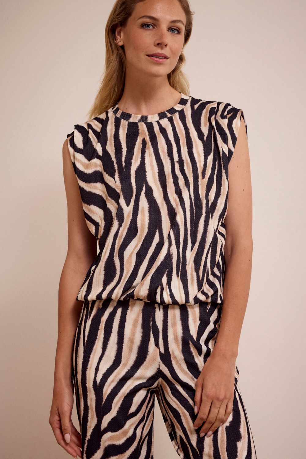 Tramontana Top Sleeveless/ D02-17-401 Print Neutrals