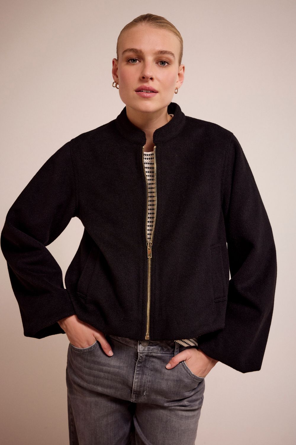 Q12-17-801 Black