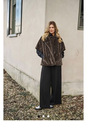 C&amp;S Jacket Furry Orla / 25WZC20 Dark Chocolate