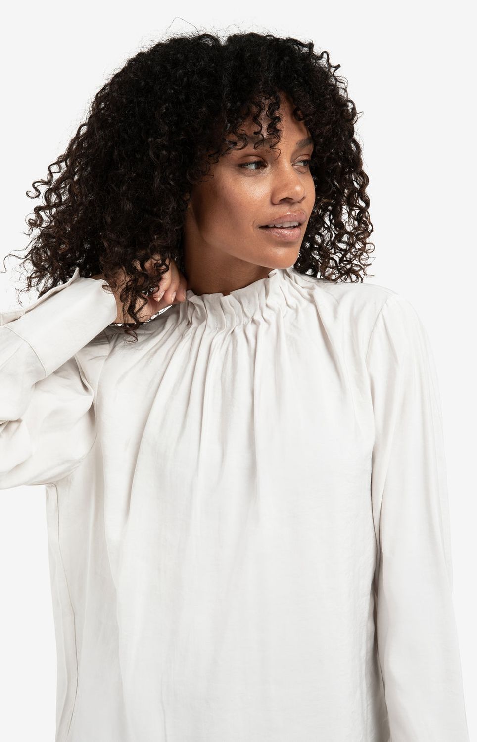 YSUA Blouse Hogh Neck Smocked Viscose/ 01-701328-510 EARLY FROST WHITE