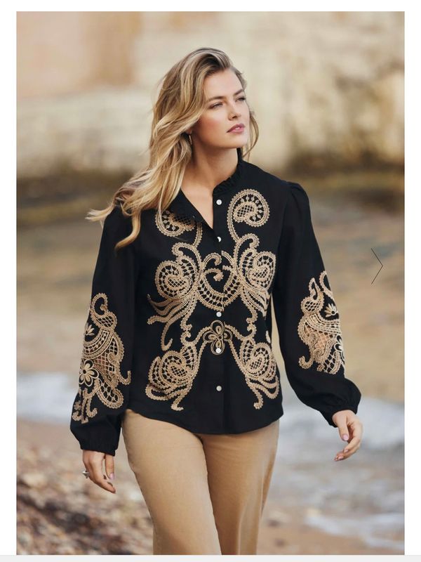 C&amp;S Blouse Embroidered/ 25NXC01 Black/Light Camel
