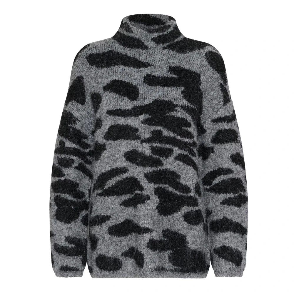 10614246 Greymelange and black animal