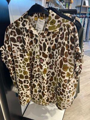 Basement 5005 km animal greens Basement print blouse