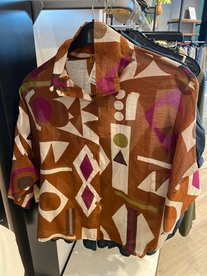 Basement 5005 km cognac etnic Basement print blouse