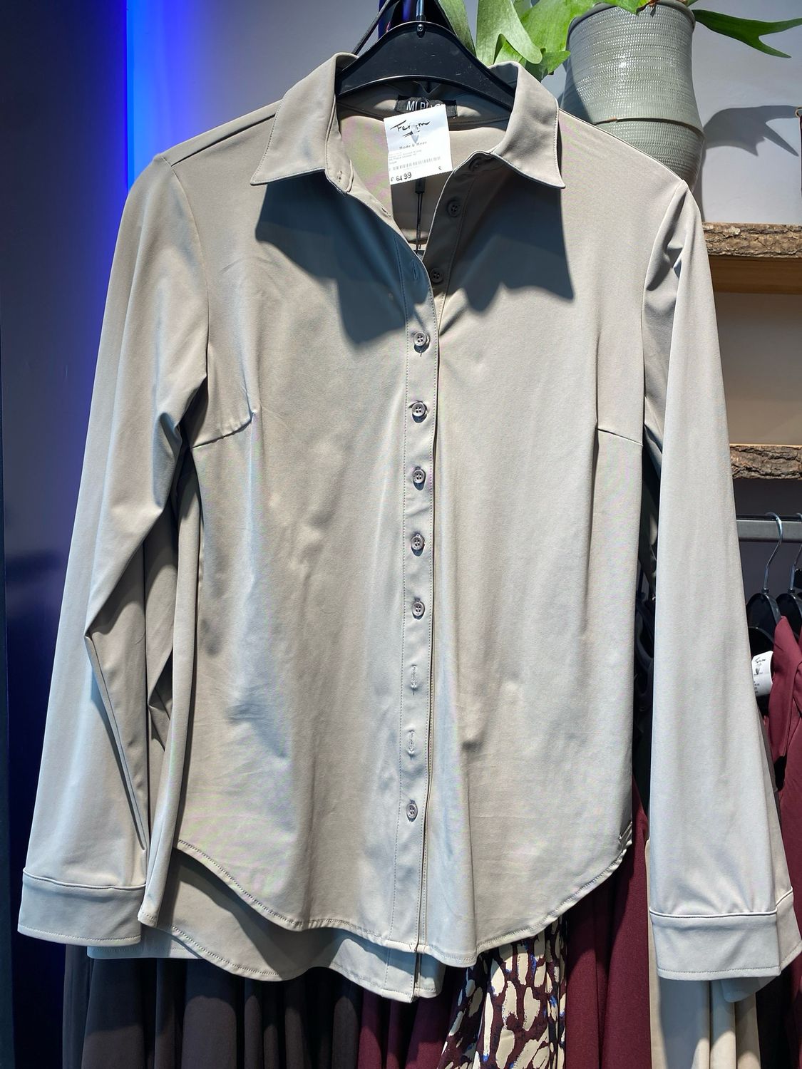 Mi Piace Basic uni blouse kraag taupe MP 60840