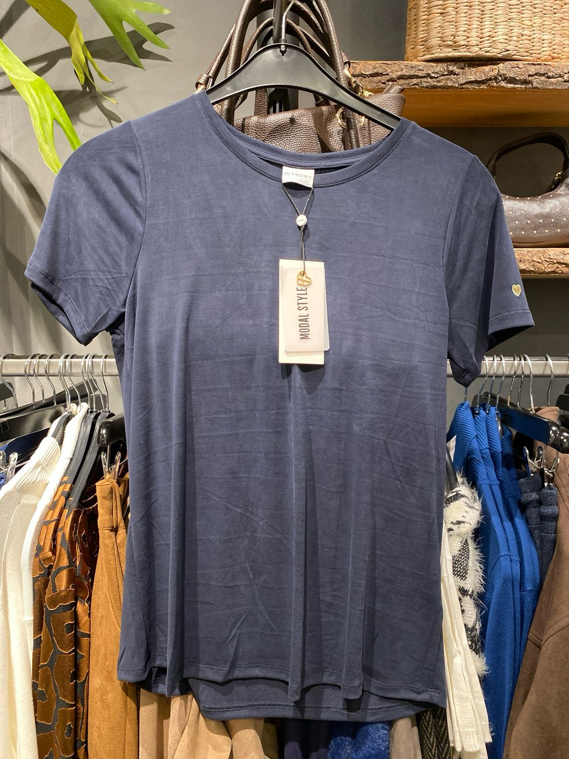 IN FRONT Nina t-shirt Navy 14312