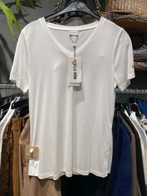 IN FRONT Nina t-shirt V-neck White 14919