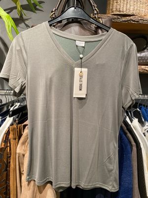 IN FRONT Nina t-shirt V-neck Army 14919