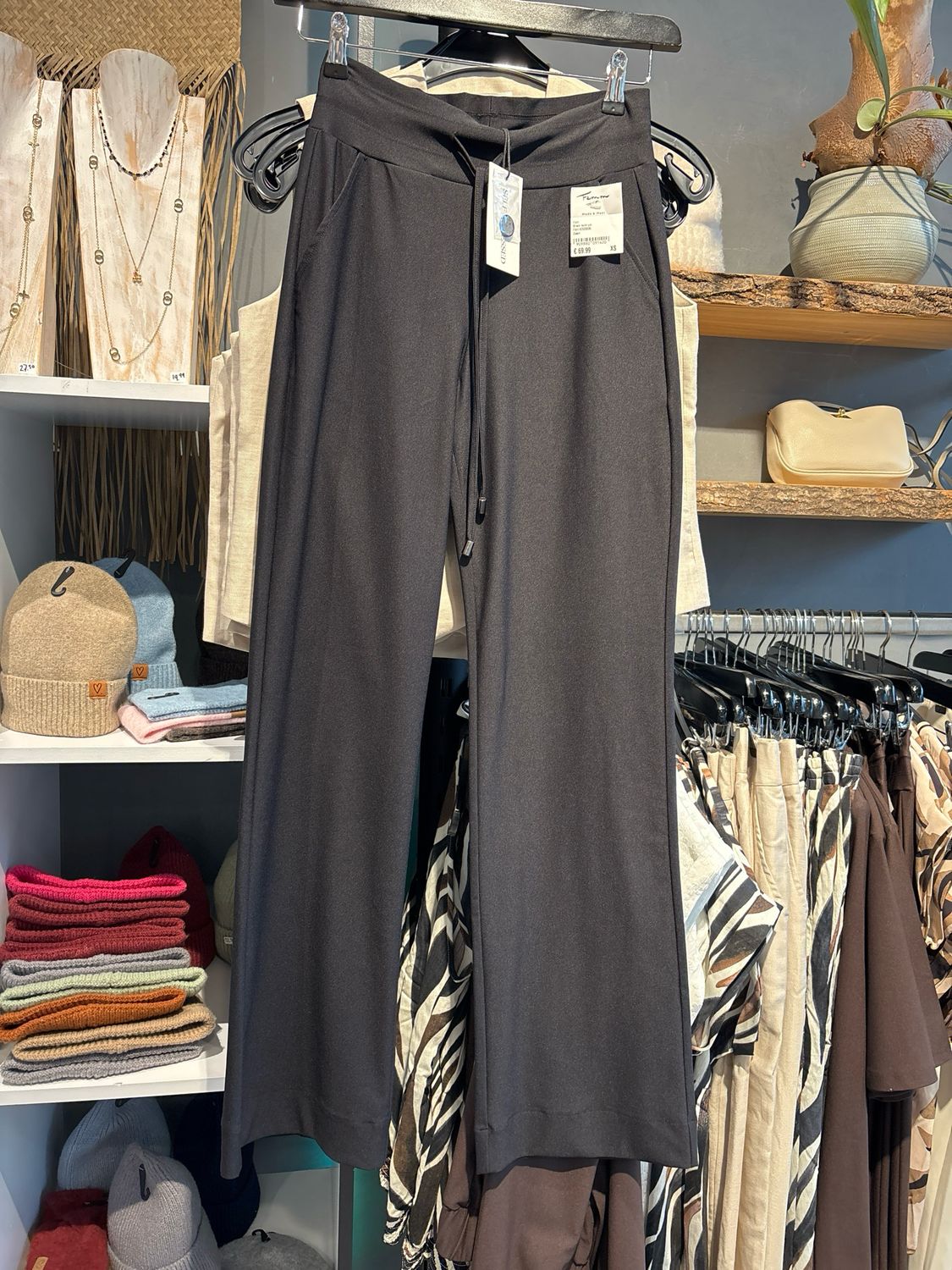 Fiori Broek recht uni Zwart Fiori K2020035