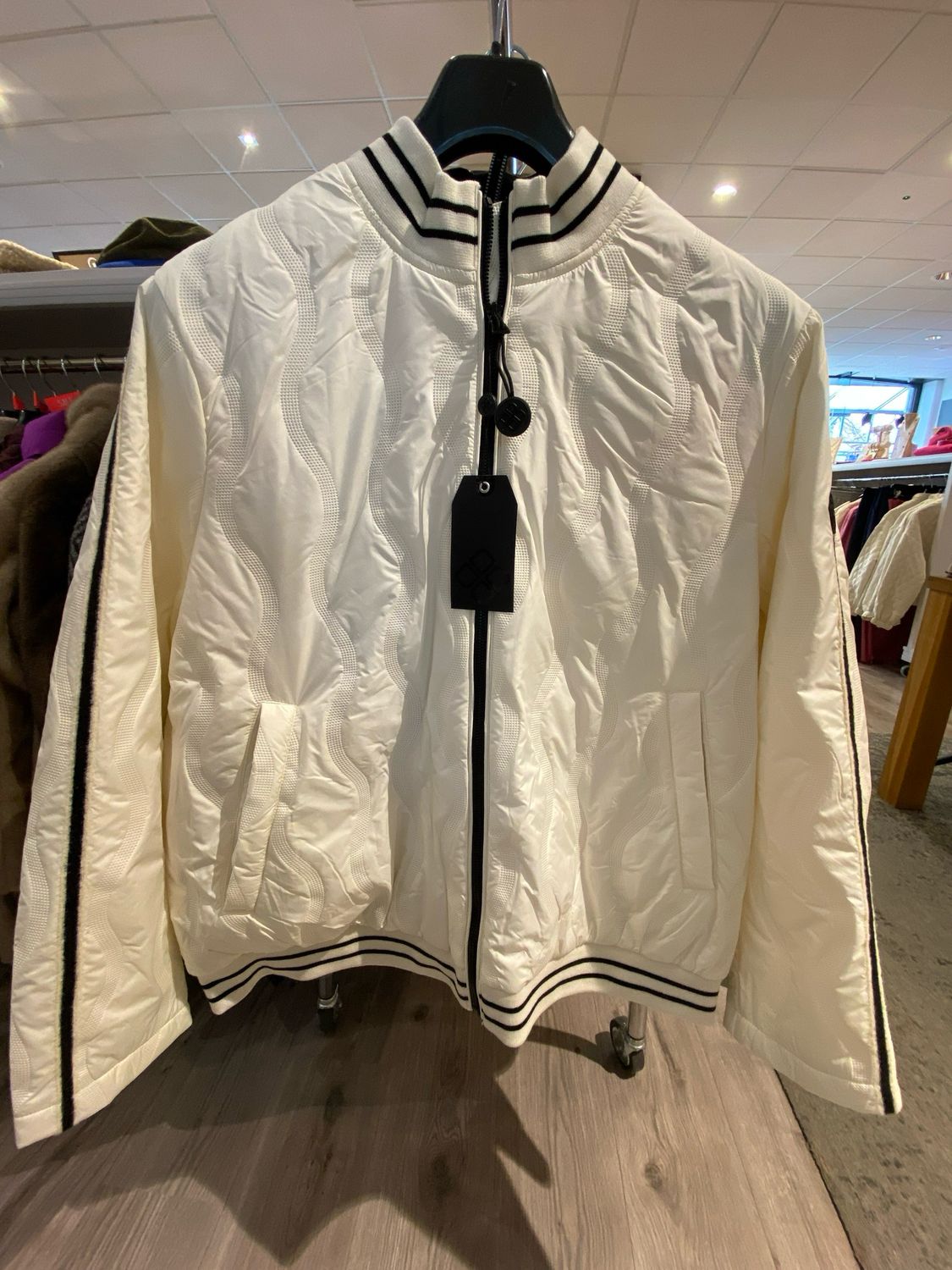 District WISTERIA OFF WHITE LM12210261/777